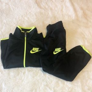 Sold. Nike Track Suit ⚡️
